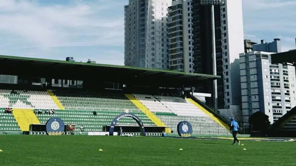 Chapecoense e Bahia se enfrentam neste domingo (16) pelo Brasileirão