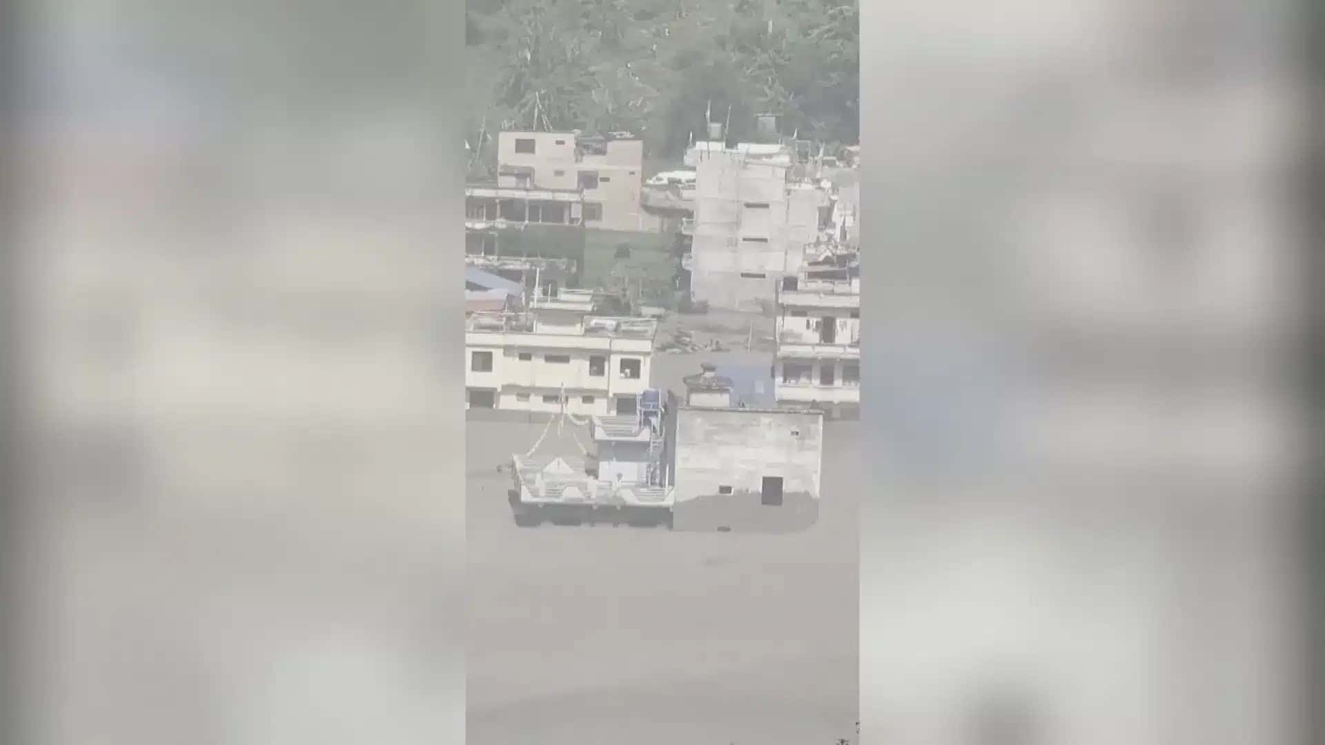 Enchente repentina no Nepal deixa ao menos nove mortos e destrói bairros