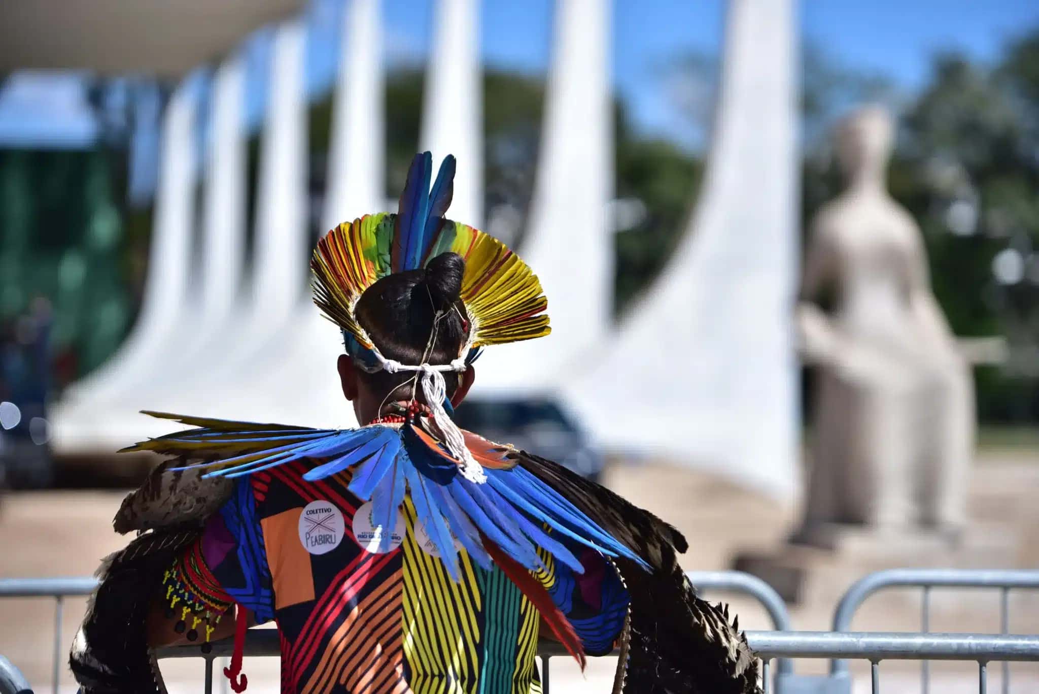 Indígenas na Praça dos Três Poderes, em Brasília