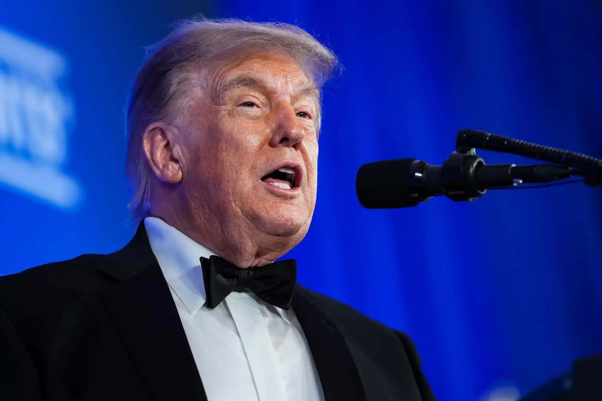 O presidente dos EUA, Donald Trump, discursa durante o Jantar dos Correspondentes da Casa Branca