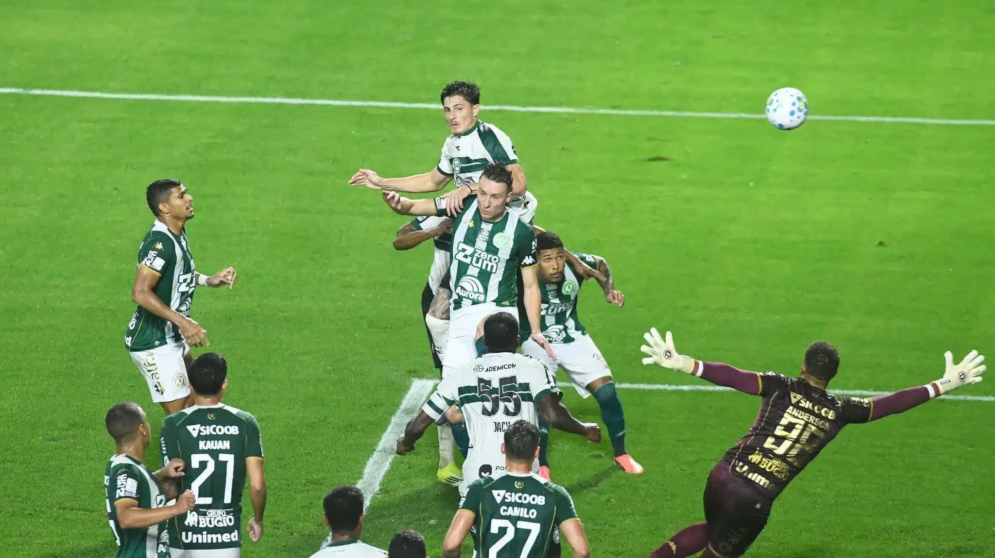 Tiago Cóser marcou o gol que abriu a vitória do Coritiba sobre a Chapecoense