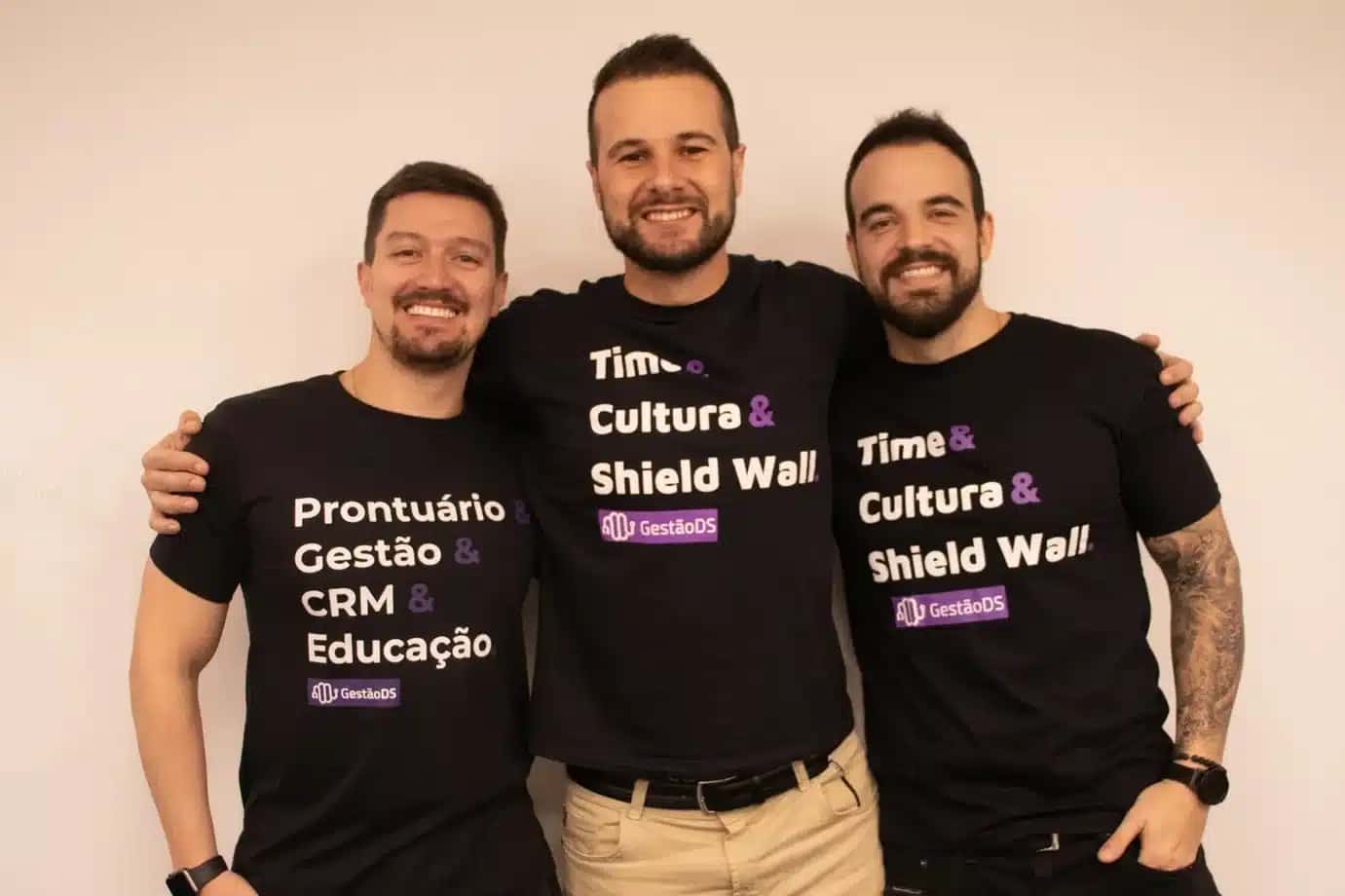 Fundadores da healthtech gaúcha GestãoDS, criadora da agente de inteligência artificial Helô.