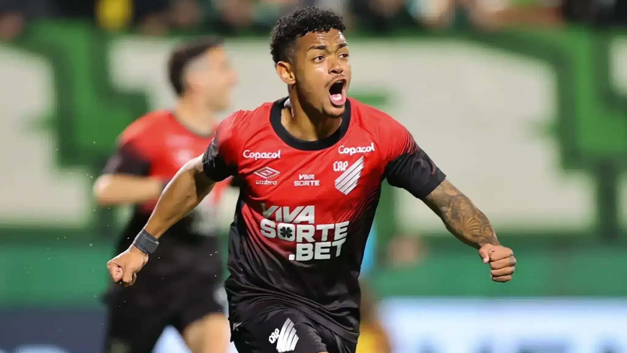 Léo Derik, lateral do Athletico-PR