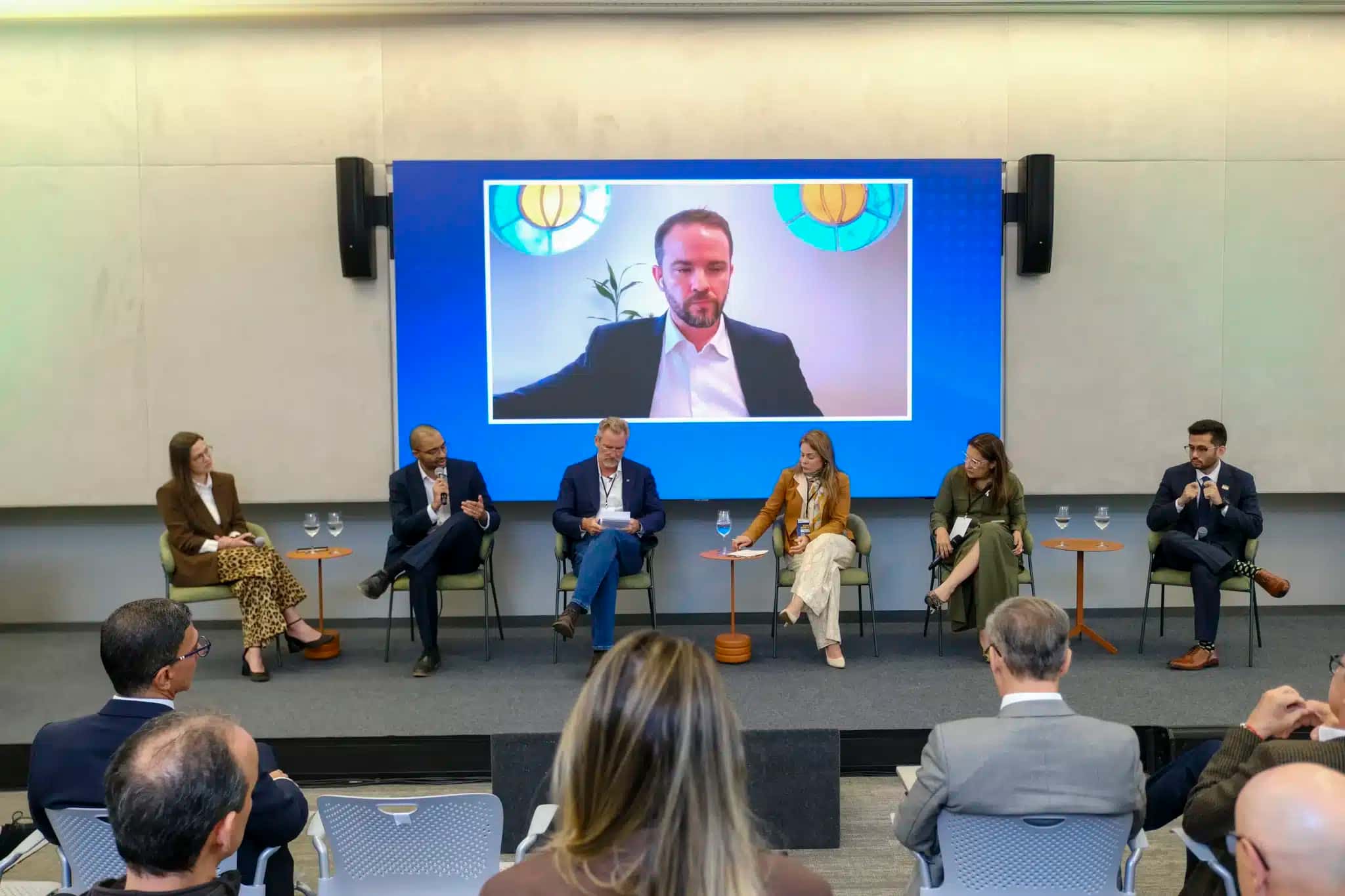 Evento do Movimento Brasil Competitivo (MBC) e da EXAME, em São Paulo: representantes de campanhas discutem plano econômico