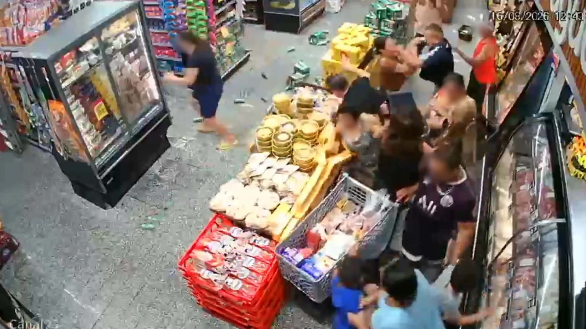 Vítima foi atacada pelo companheiro na fila do mercado
