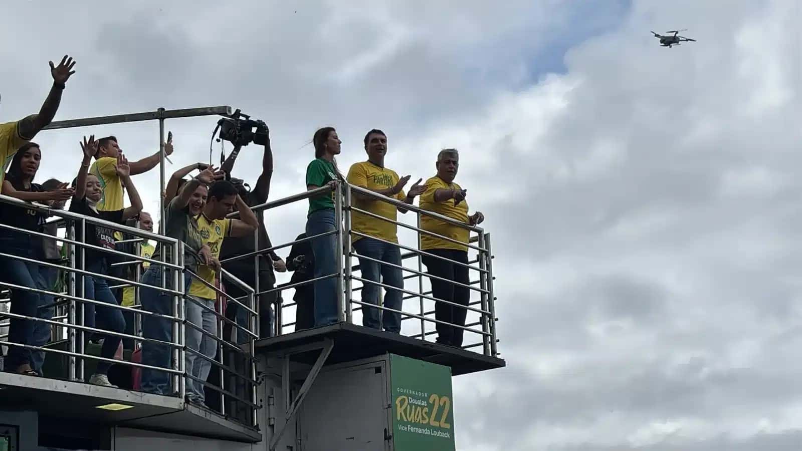 Flávio Bolsonaro em Copacabana, em ato inaugural de campanha