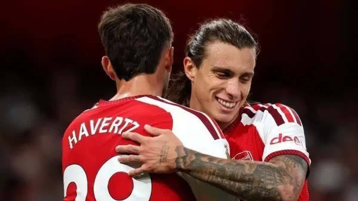 Arsenal estreia com vitória contra o Coventry na Premier League