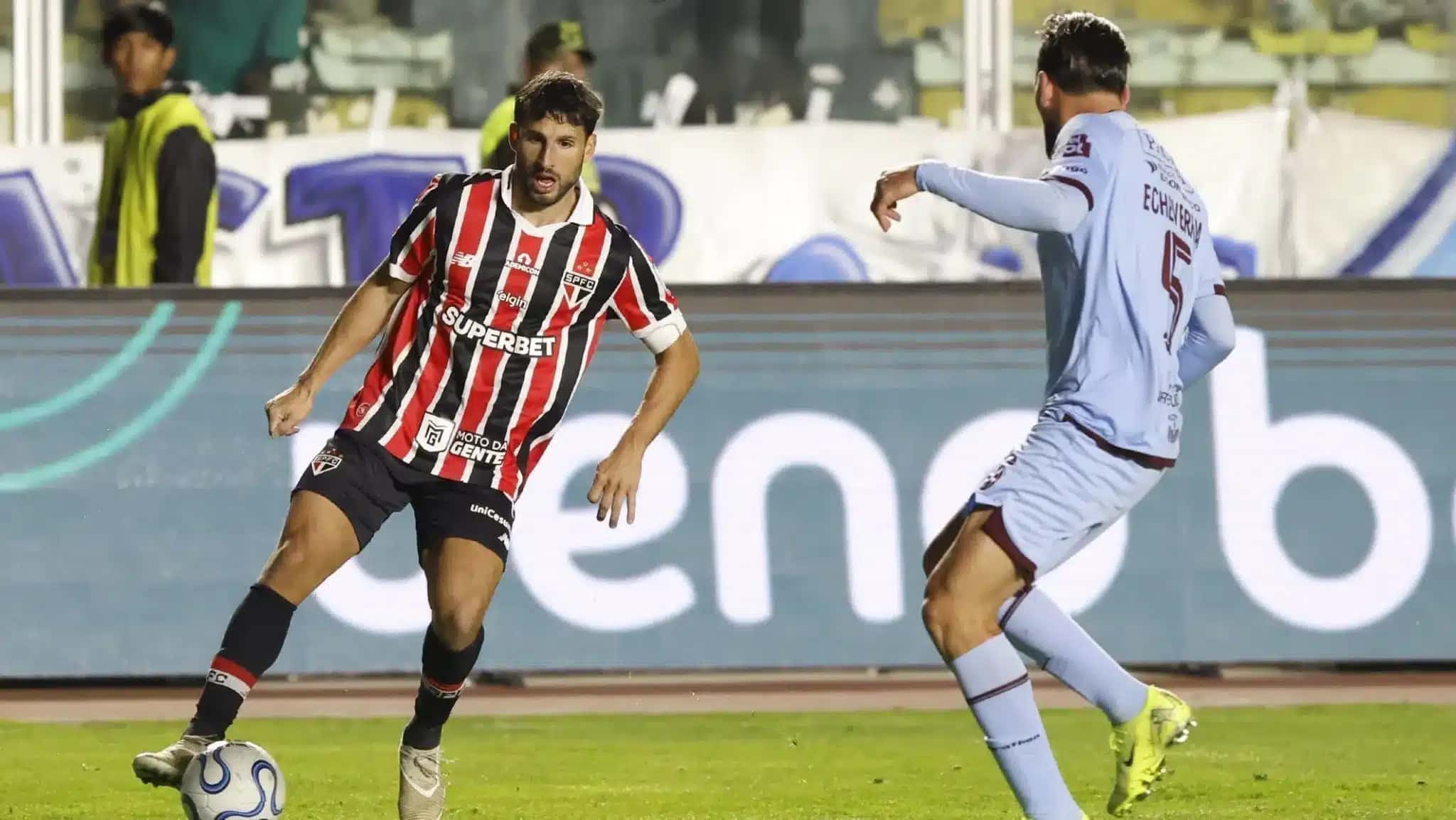 Calleri em jogo do São Paulo contra o Bolívar