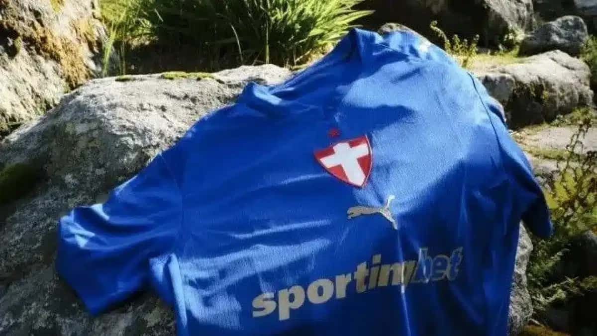 Palmeiras lançou a nova terceira camisa na cor azul