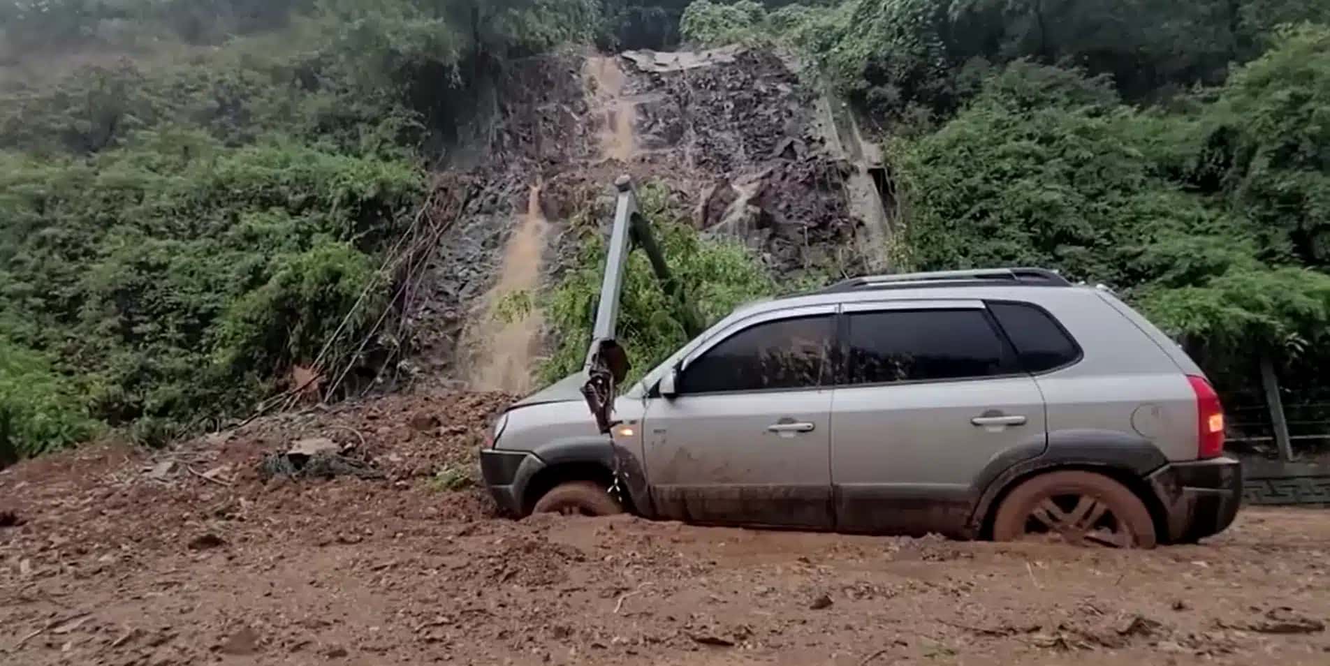 Deslizamento de terra na Coreia do Sul mata uma pessoa enquanto chuvas fortes atingem o sul do país, segundo a imprensa