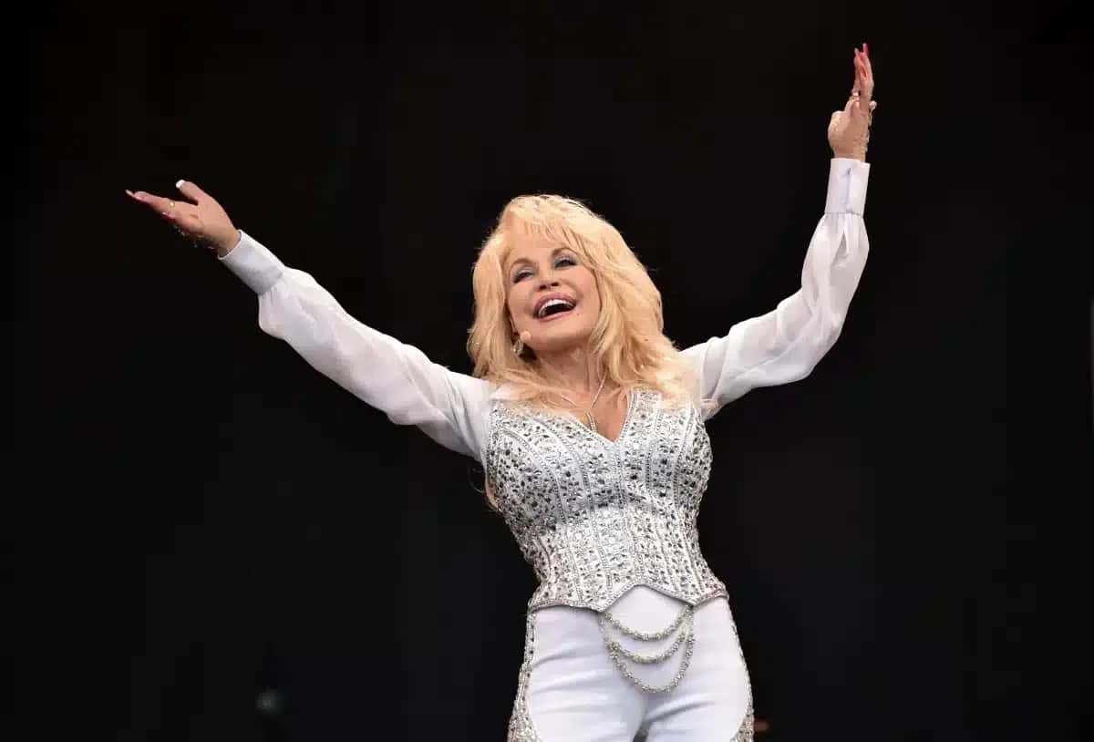 (FILES) US country music singer Dolly Parton performs on the Pyramid Stage, on the final day of the Glastonbury Festival of Music and Performing Arts on Worthy Farm in Somerset, southwest England, on June 29, 2014. Legendary US singer-songwriter and country music legend Dolly Parton has died at the age of 80, her family announced on August 25, 2026. (Photo by LEON NEAL / AFP)