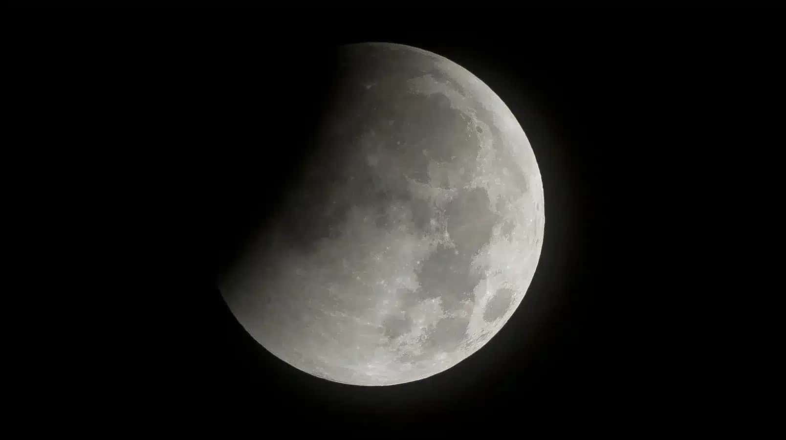 Eclipse lunar