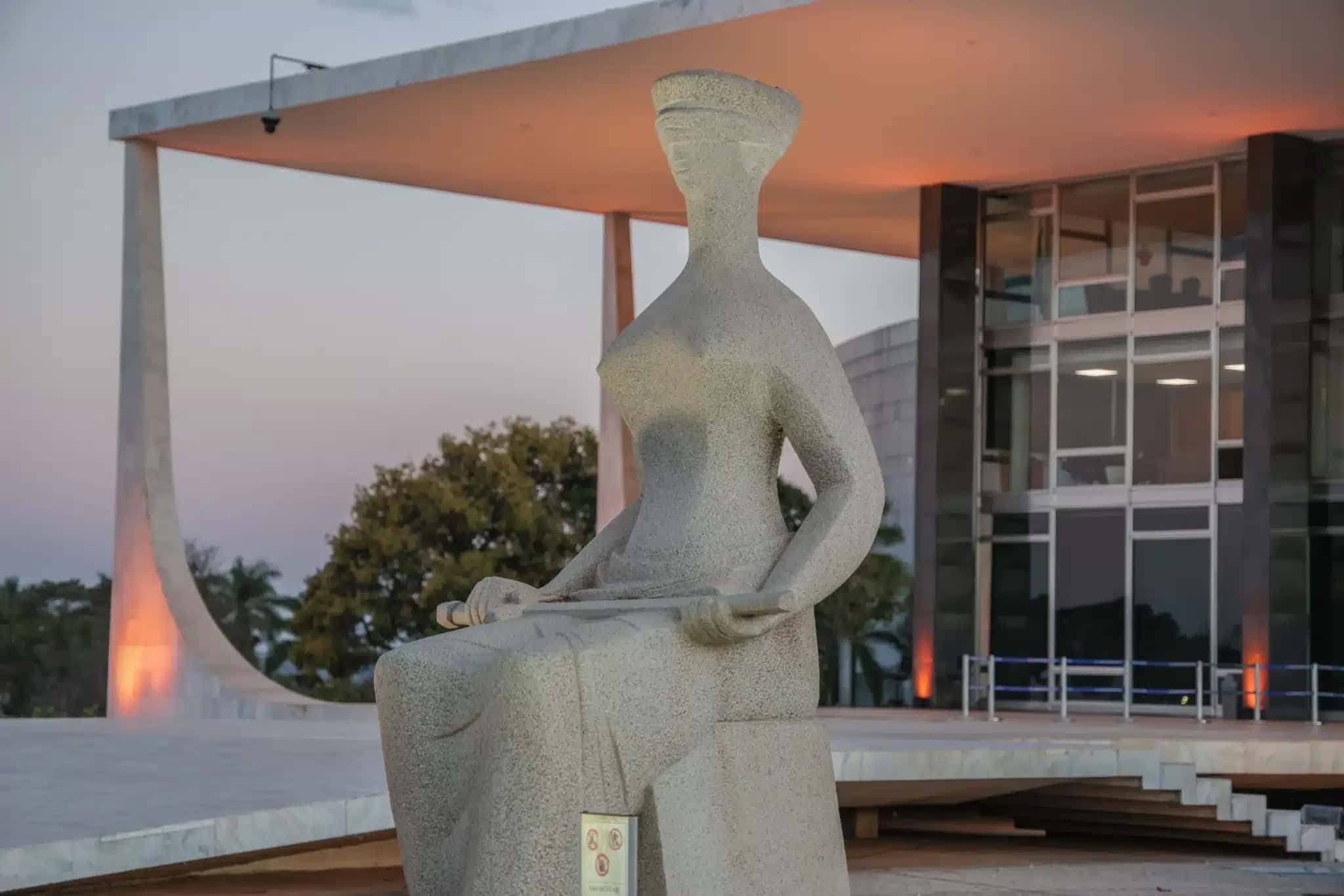 A fachada do Supremo Tribunal Federal (STF), localizada na Praça dos Três Poderes em Brasília