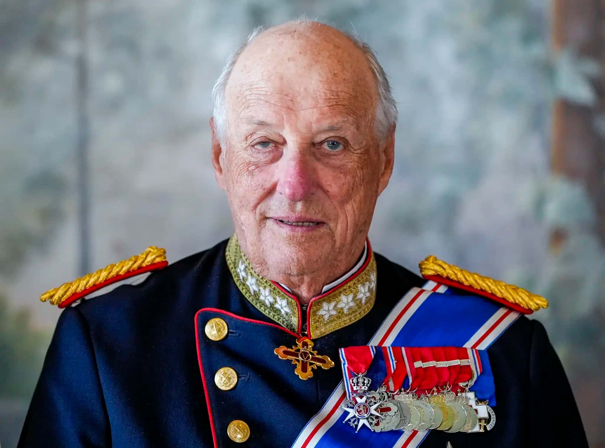 O rei Harald V da Noruega no Palácio Real de Oslo; monarca morreu aos 89 anos após mais de três décadas no trono.