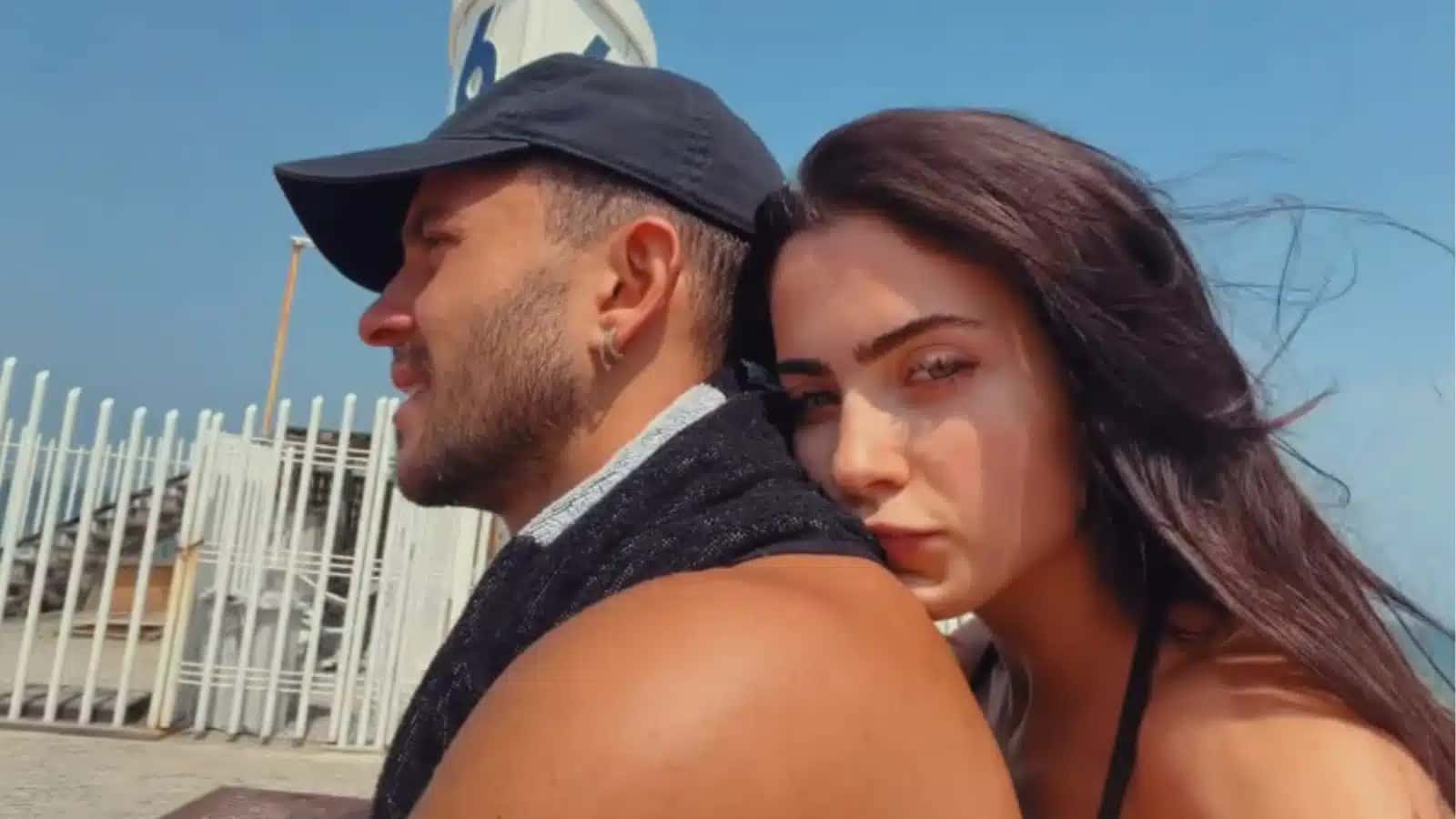 Jade Picon e André Lamoglia em passeio de bicicleta