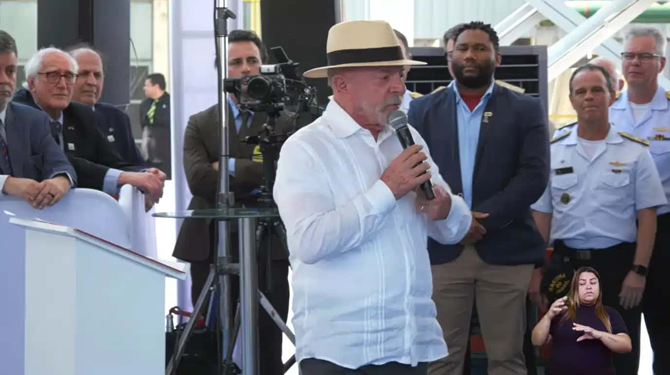 Lula promete recursos para finalização de reator nuclear de submarino brasileiro
