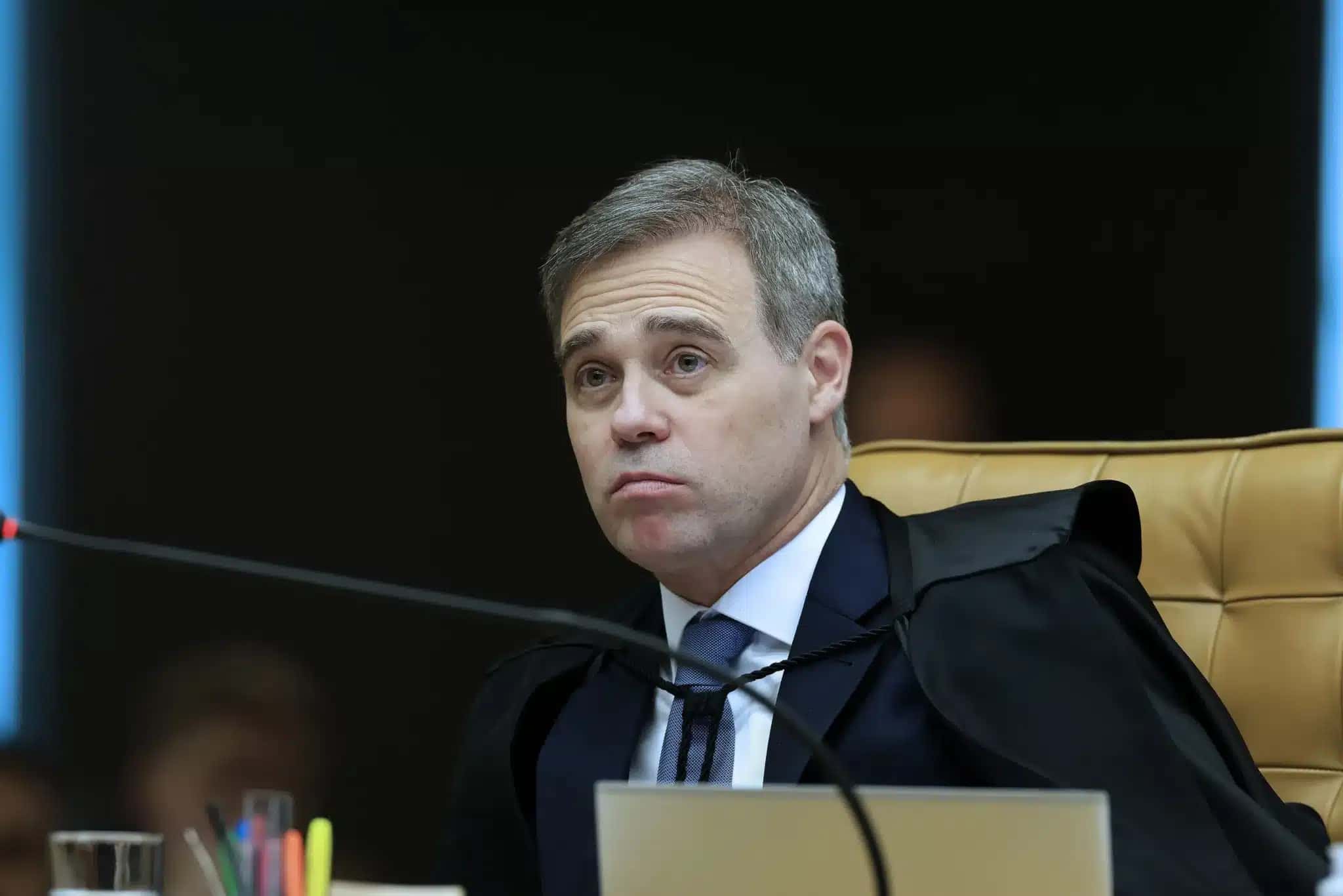 Ministro André Mendonça durante sessão plenária do STF
