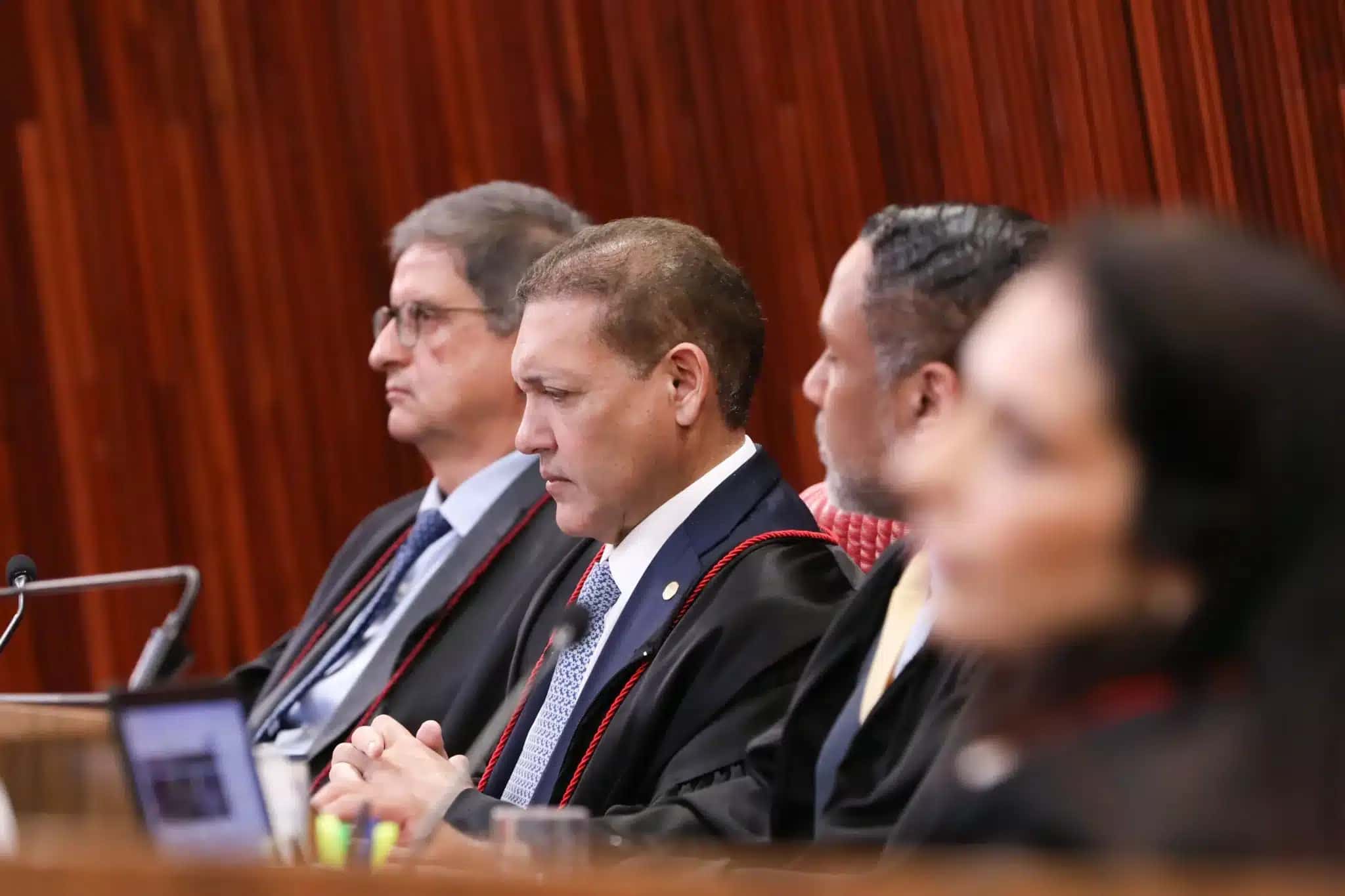 O ministro Nunes Marques em sessão plenária do TSE