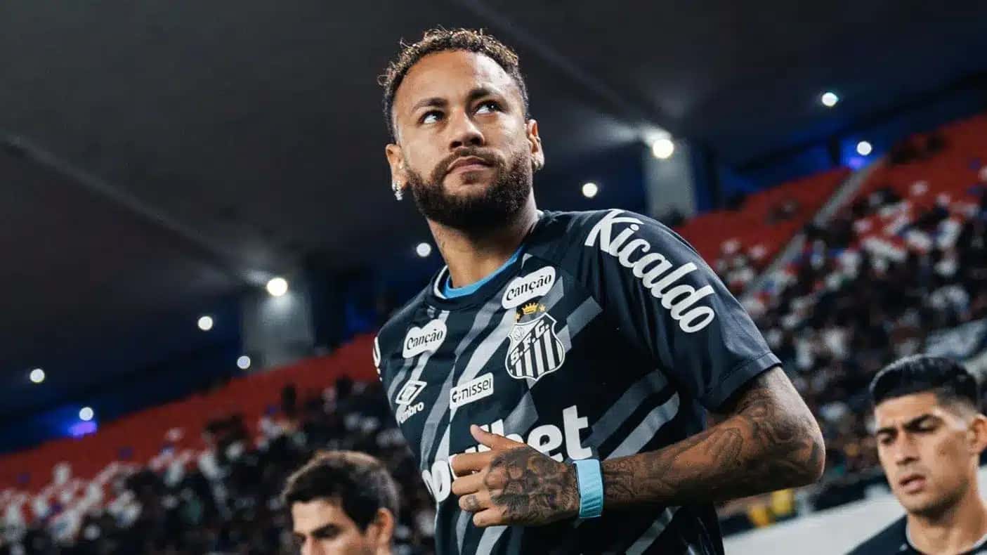 Neymar durante o aquecimento antes de Remo x Santos