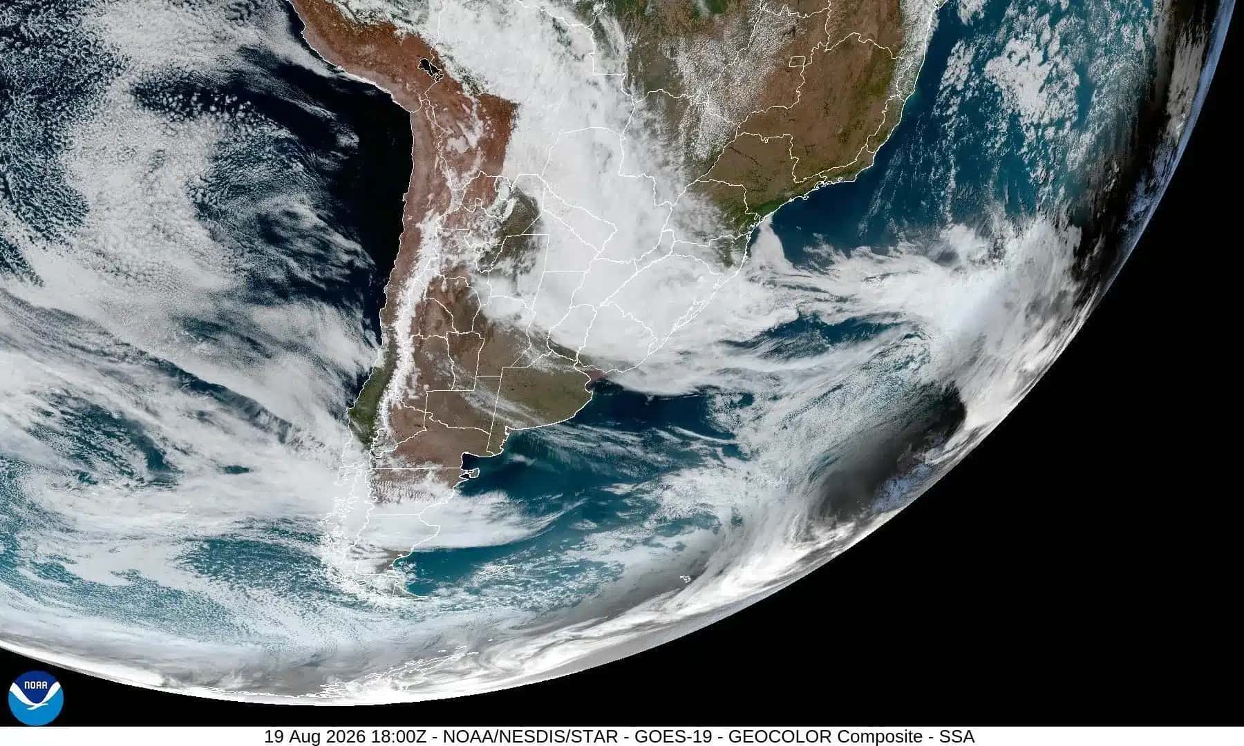 Formação de nuvens em 19 de agosto no Sul do Brasil, que devem dar origem ao ciclone extratropical