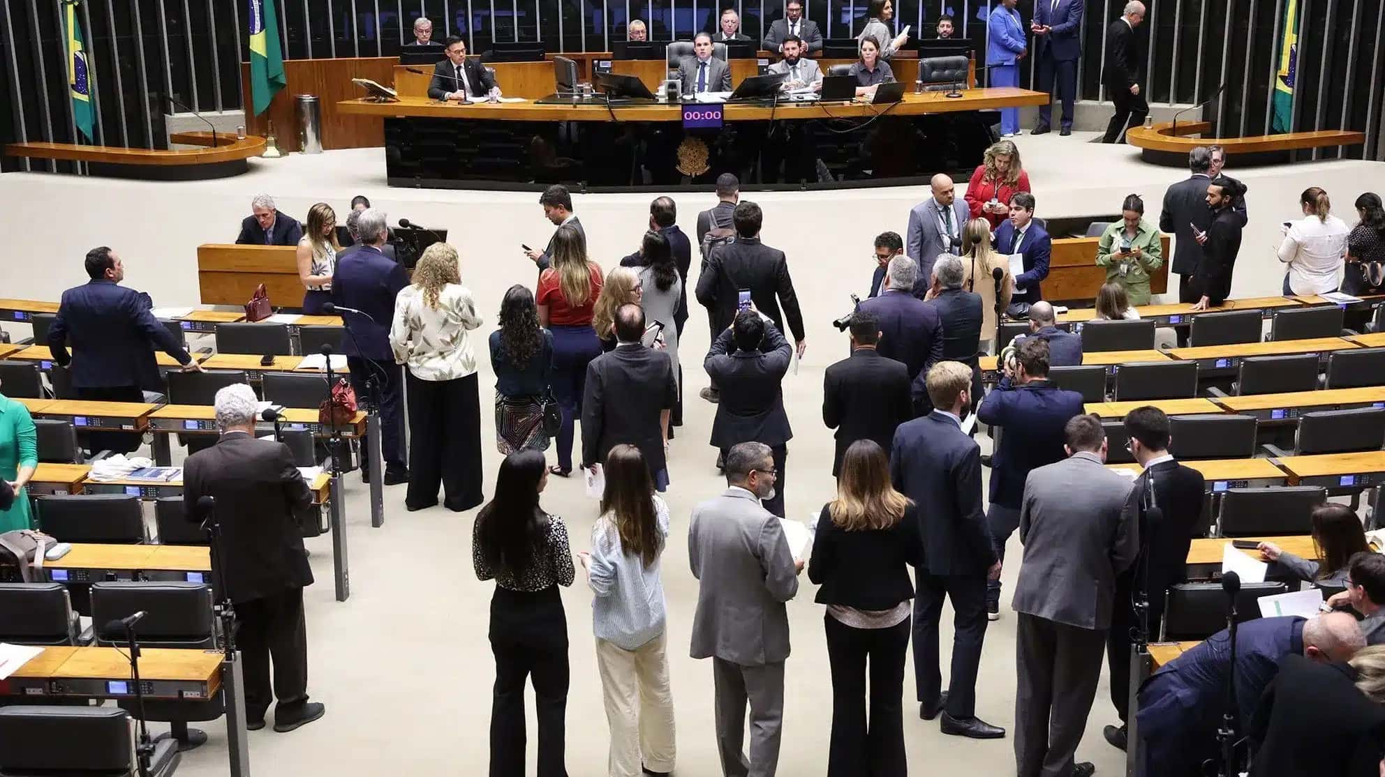 plenario camara julho