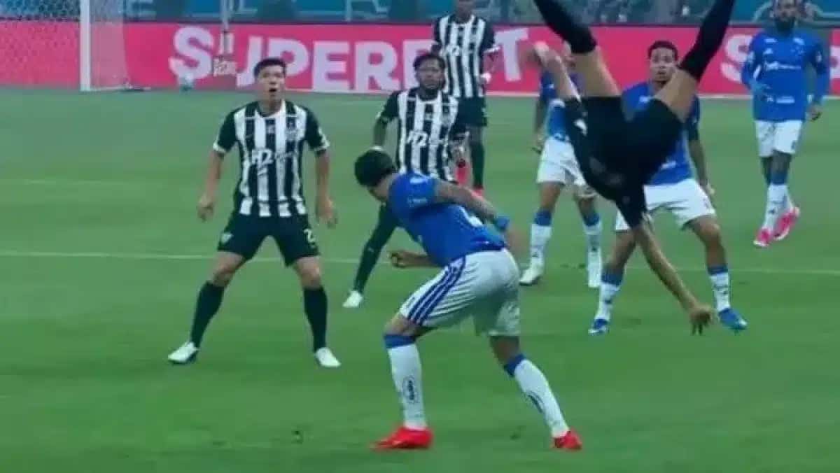 Ruan Tressoldi teve queda feia após disputa com Kaio Jorge