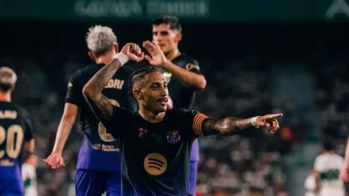 Raphinha marcou dois gols na goleada do Barcelona na estreia de LaLiga