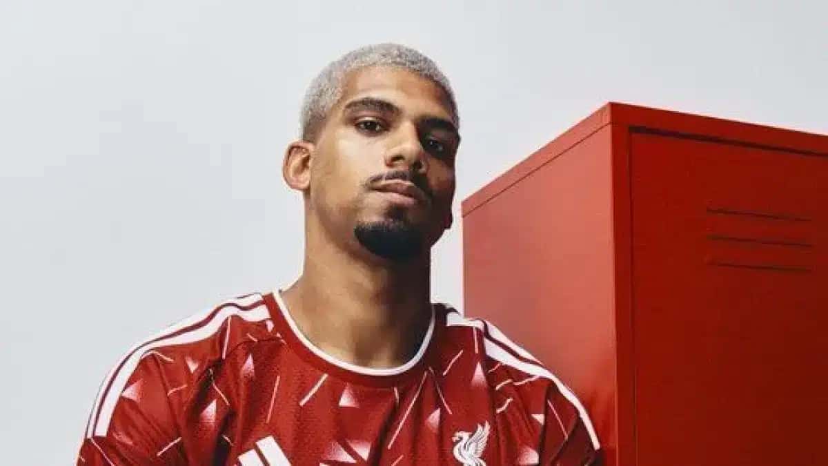 Ronald Araujo foi anunciado pelo Liverpool