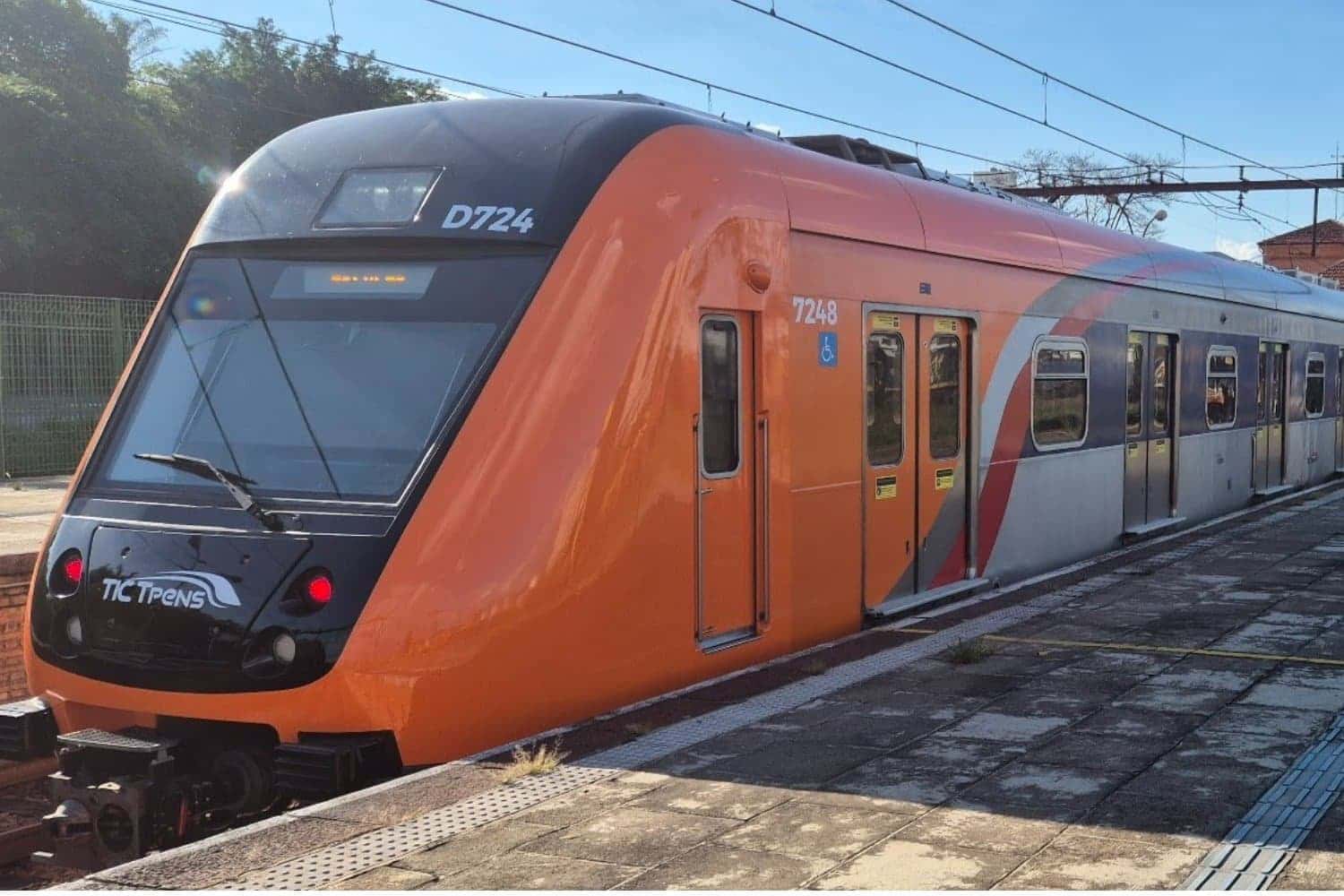 Trem da Linha 7-Rubi (TIC Trens)
