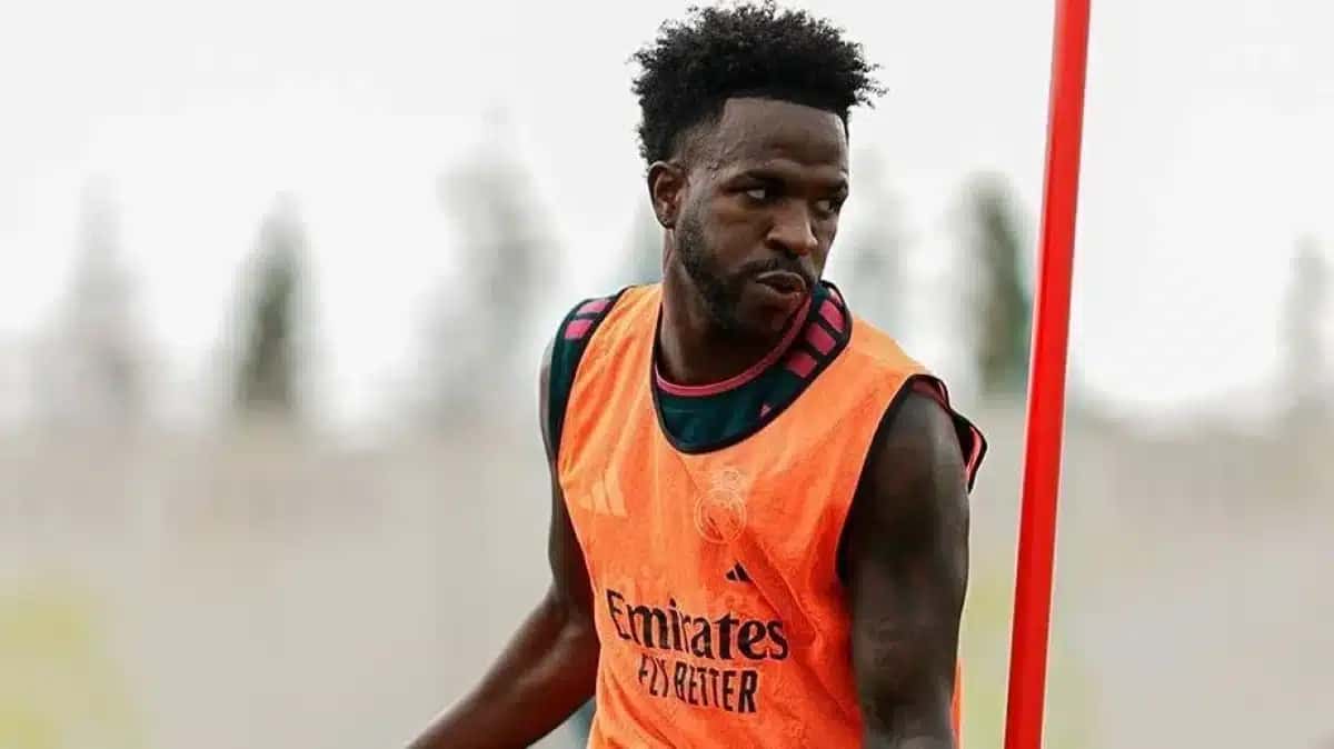 Vini Jr treina no Real Madrid após férias