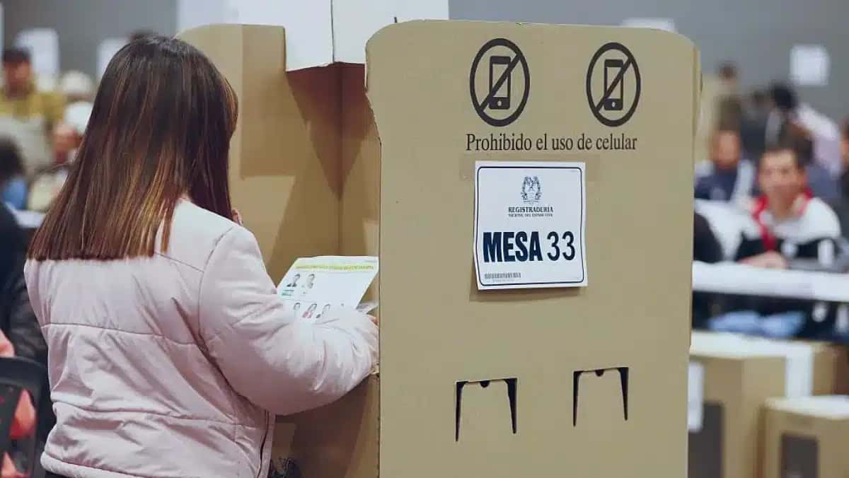 Colombianos votaram no complexo de eventos Corferias, o maior centro de votação do país, durante as eleições para o Congresso de 2026, em 8 de março de 2026, em Bogotá