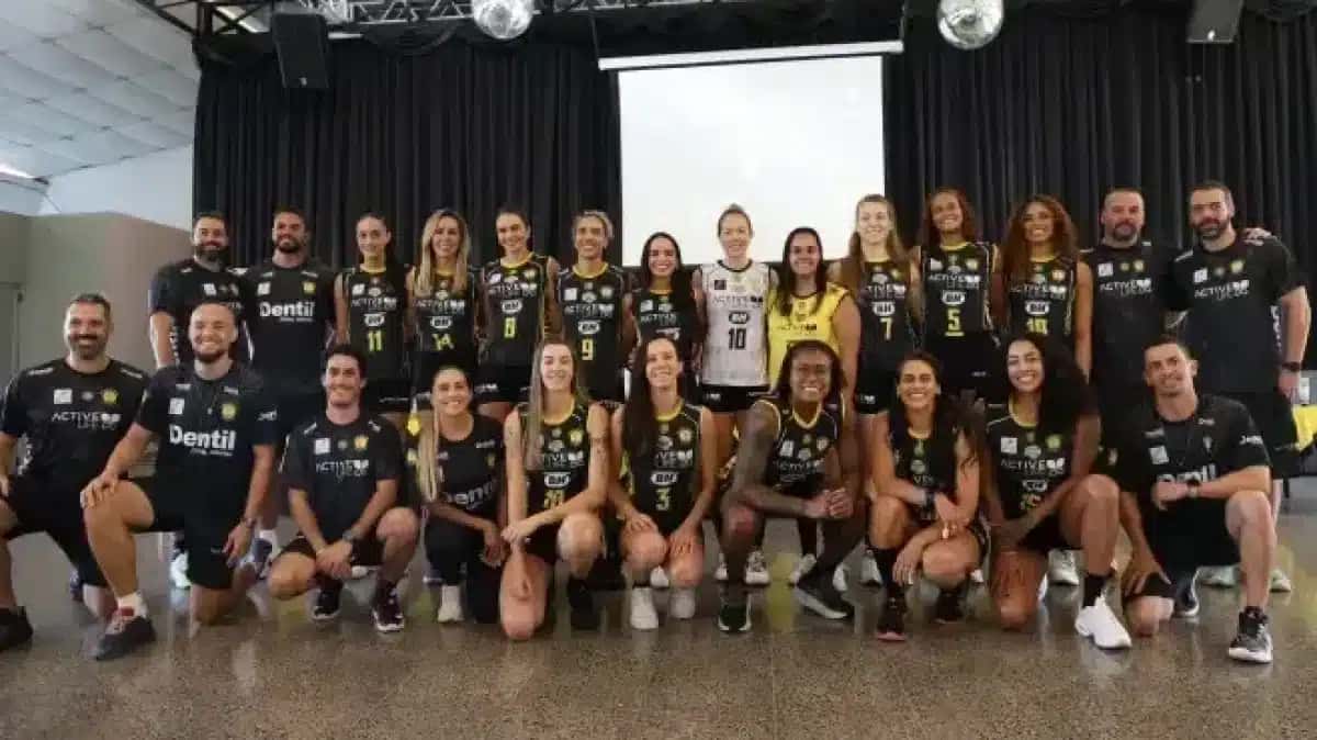 Apresentação do elenco do Dentil Praia Clube