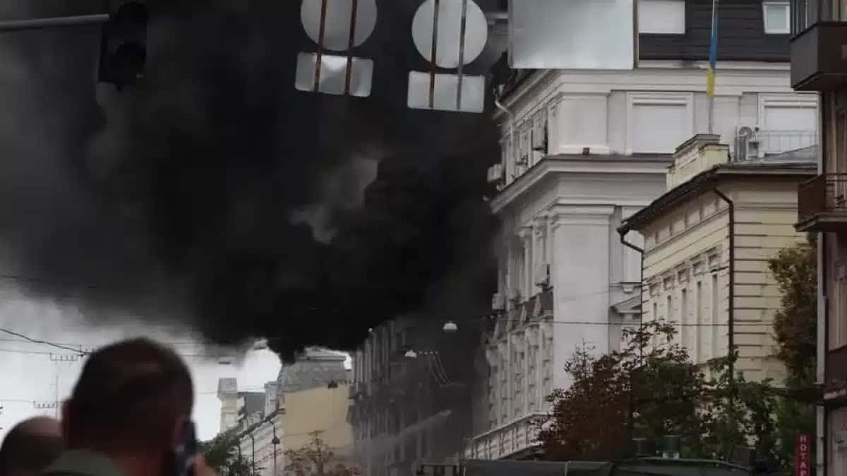 Rússia ataca sede do serviço de segurança da Ucrânia em Kiev (04.09.26)