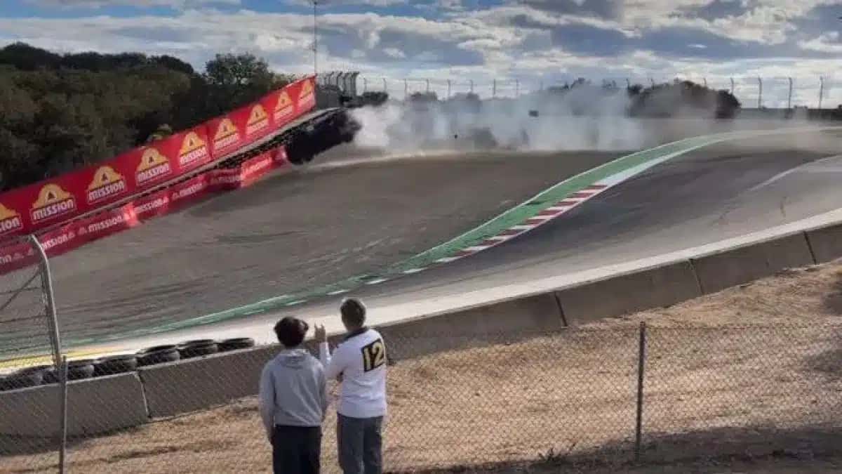 Acidente na Porsche Sprint Challenge assusta fãs