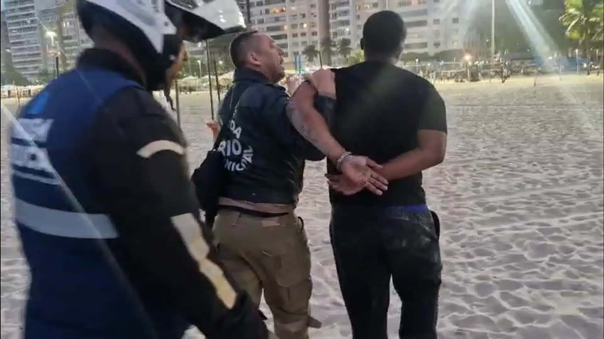 Prisão ocorreu na altura do Posto 3 da orla de Copacabana