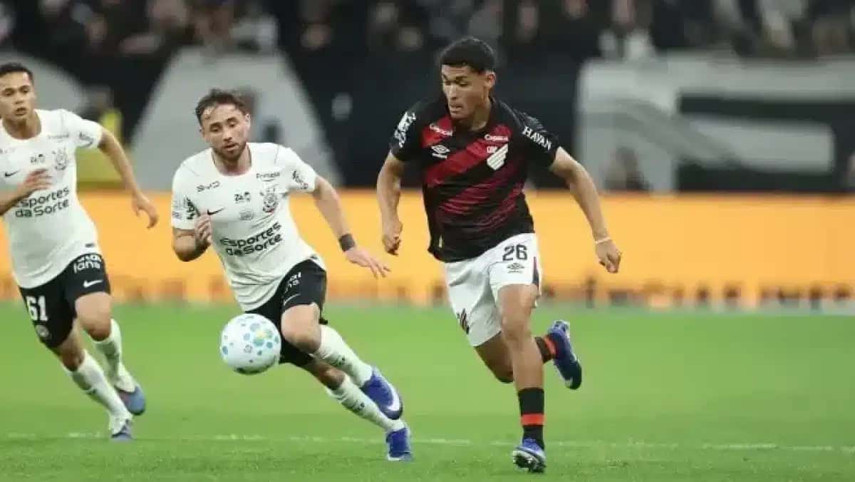 Claudinho, lateral do Athletico-PR