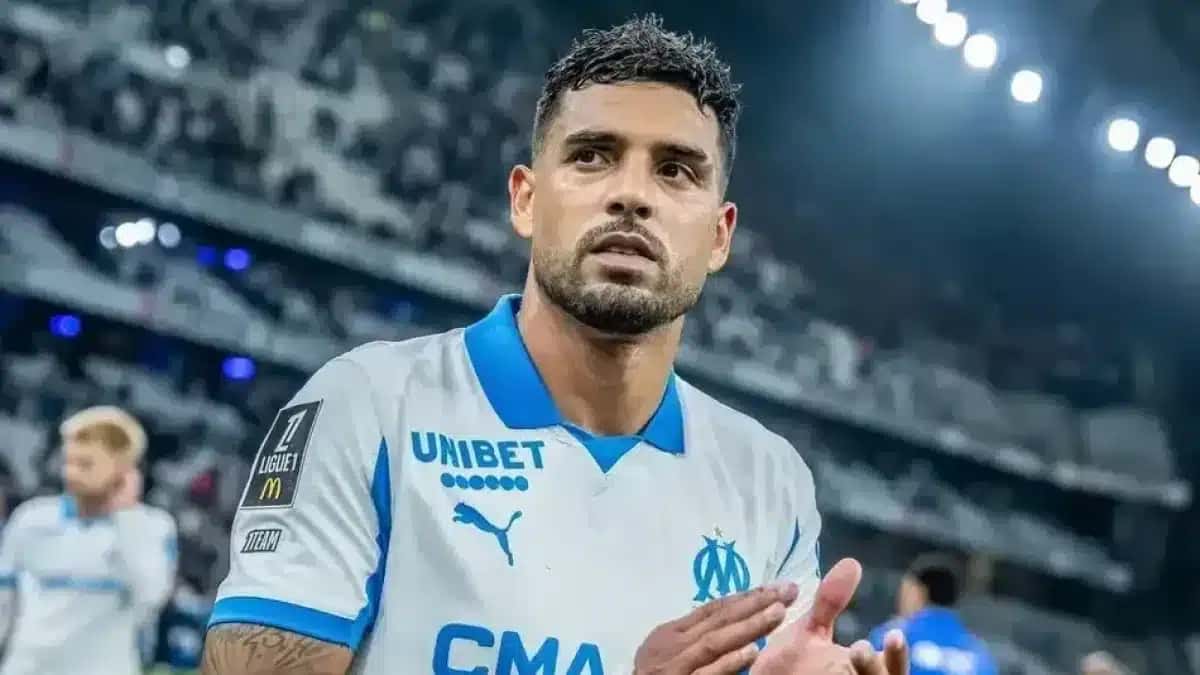 Emerson Palmieri em ação pelo clube francês
