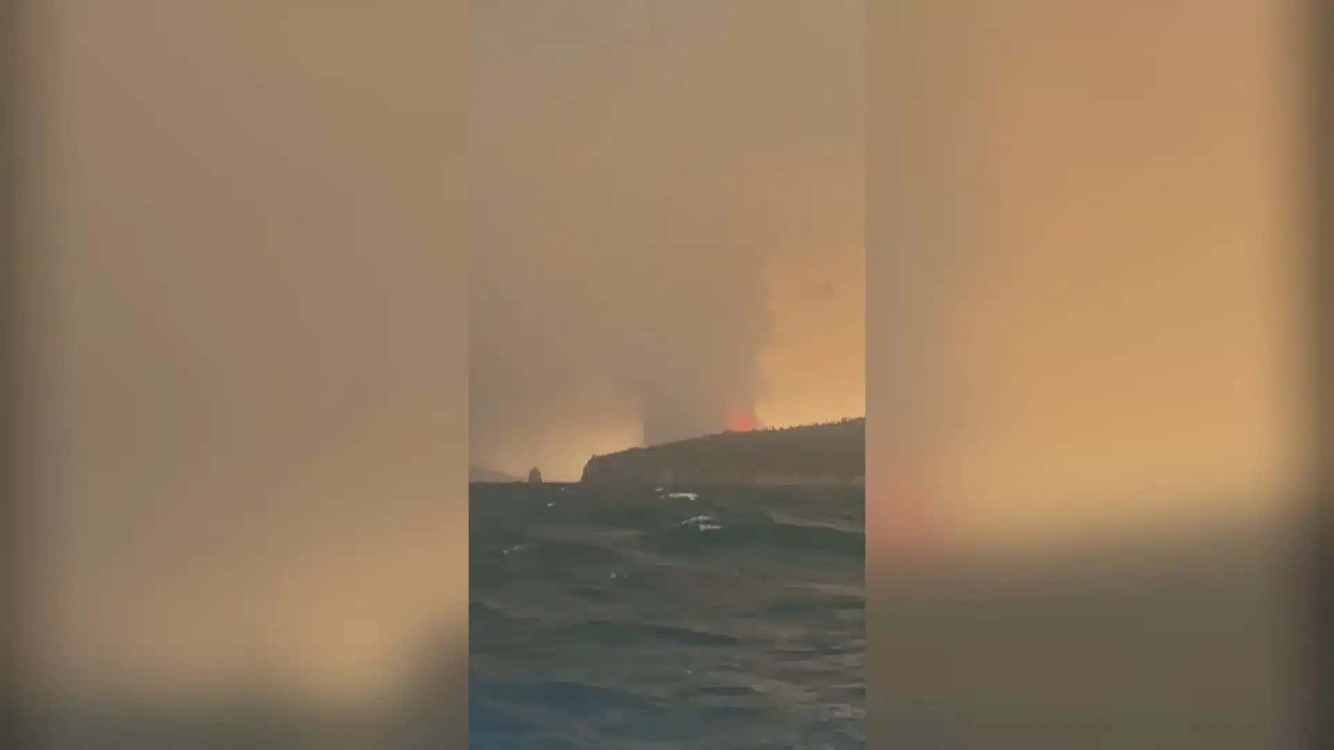 Erupção do Monte Anak Krakatau na Indonésia