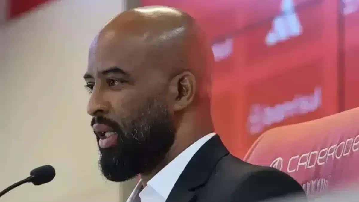 Fabinho durante coletiva do Internacional