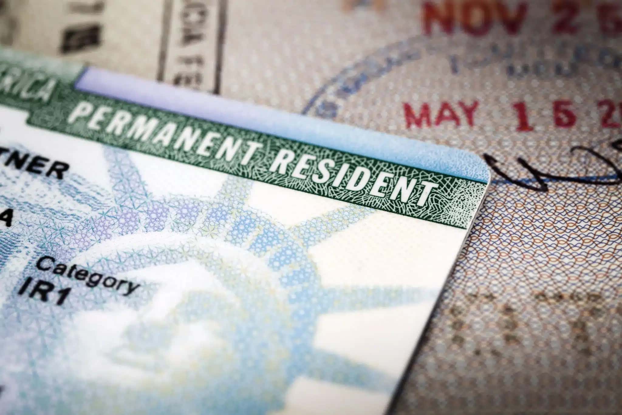 Green card: quais são as regras, como funciona o processo e quanto tempo pode demorar? Entenda
