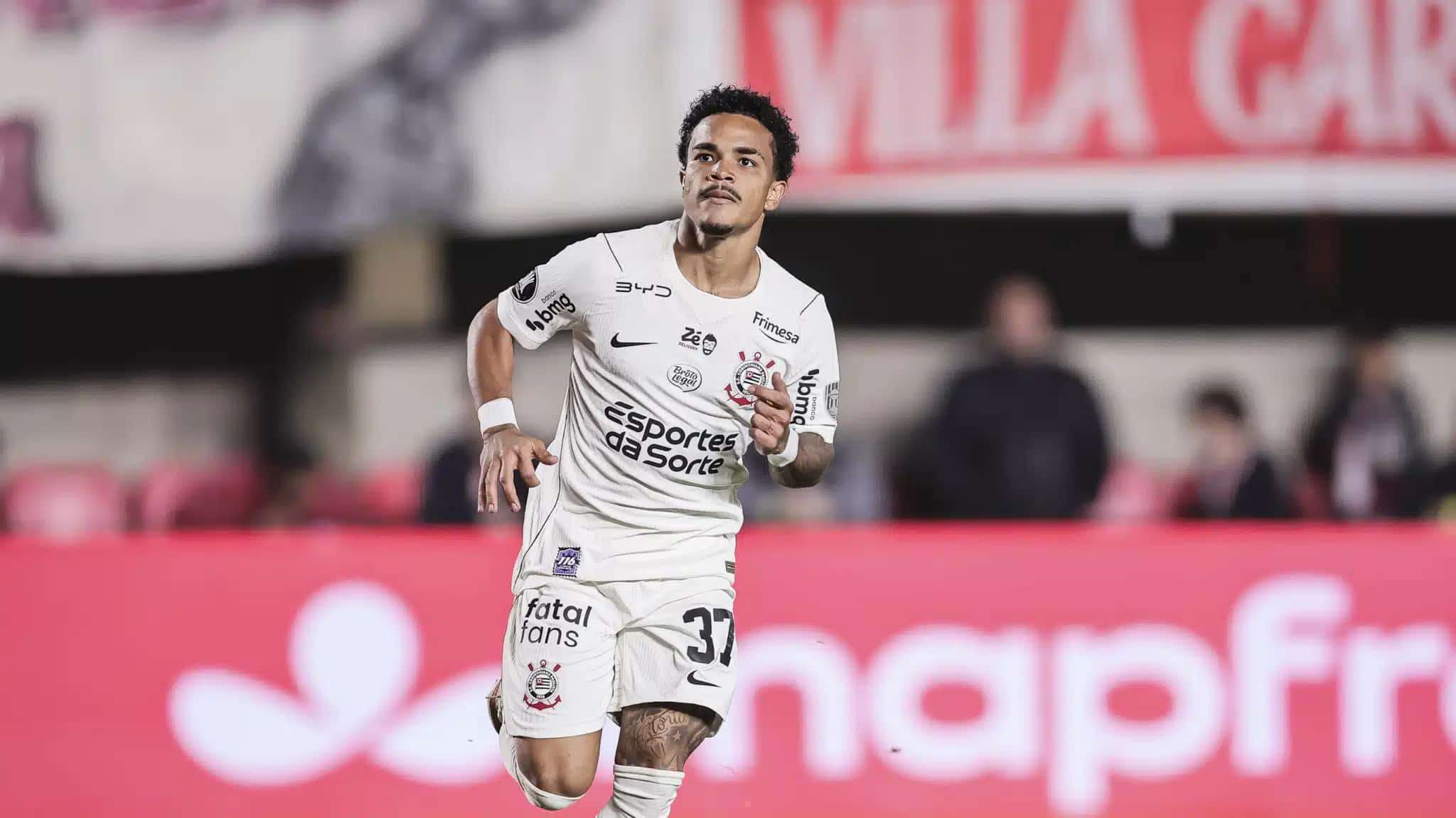 Jogadores do Corinthians festejam convocação para a Seleção; assista