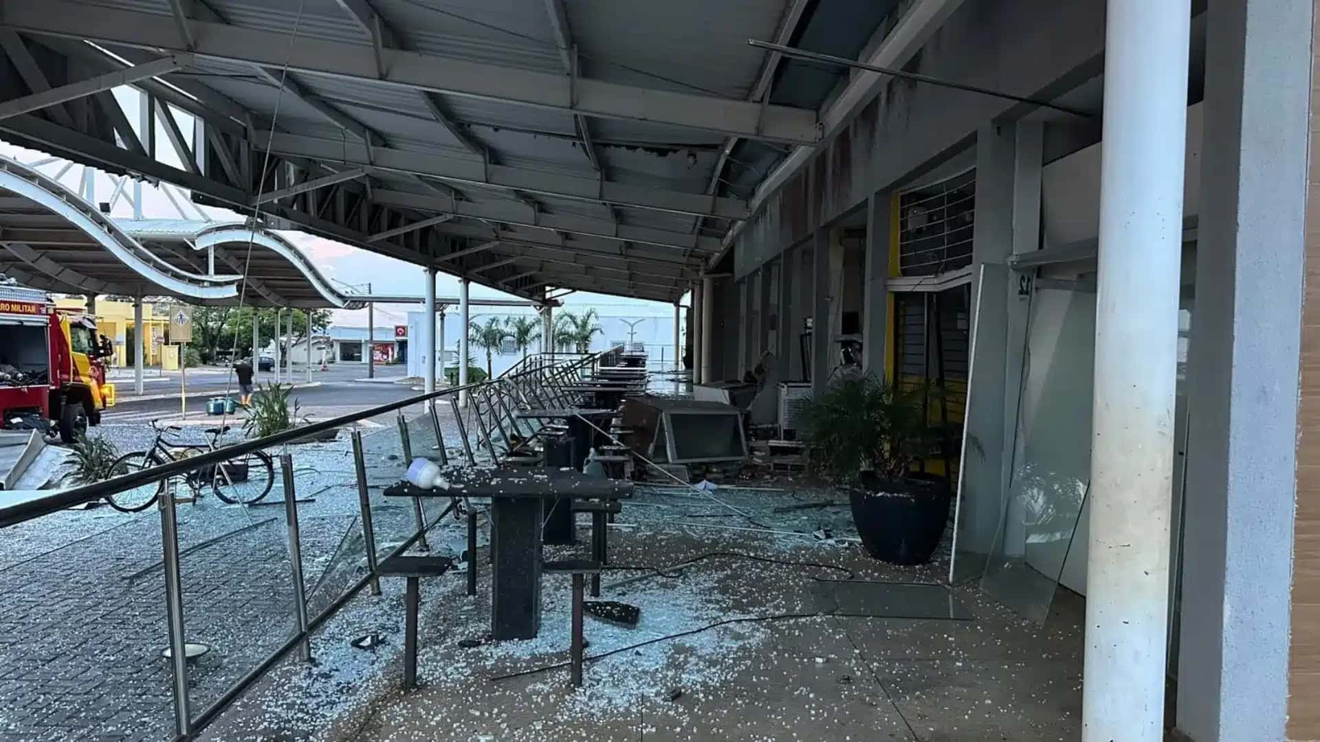 Explosão em boxes de alimnetação na rodoviária de São Simão deixou três feridos