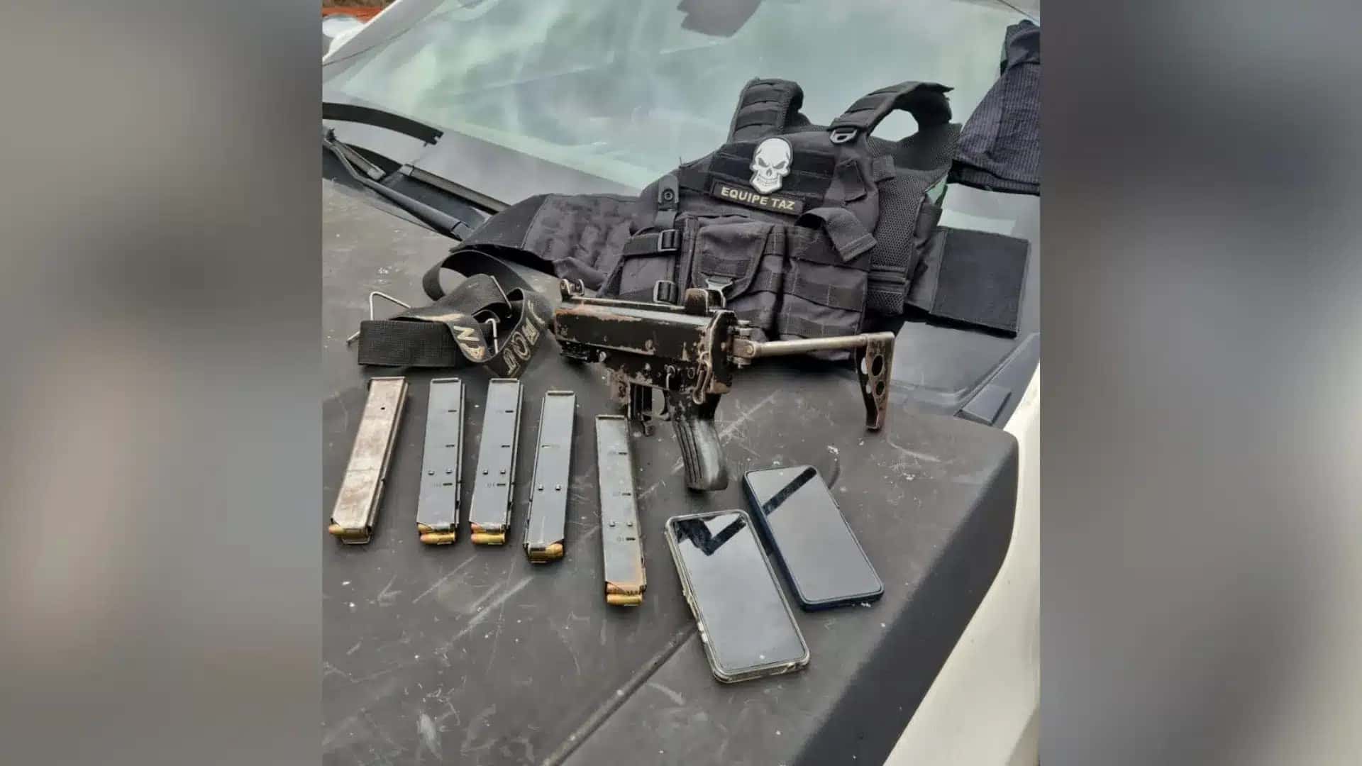 Líder foi preso com fuzil e colete com onome da equipe