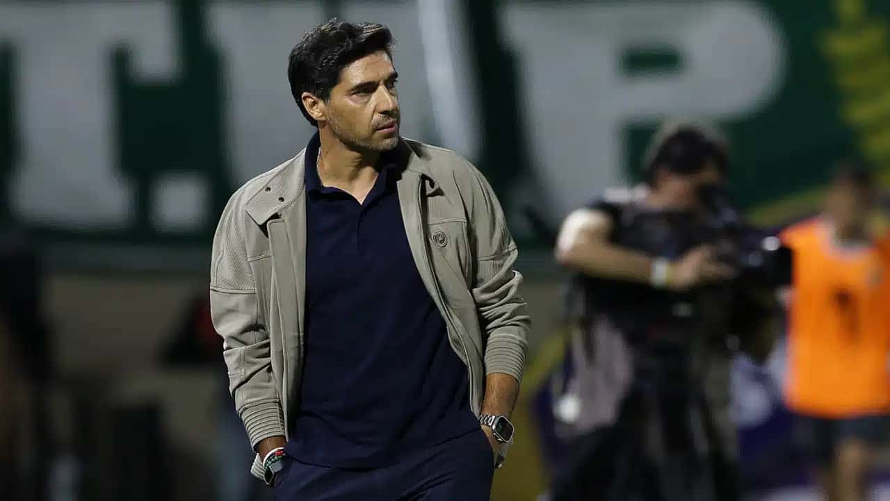 Abel Ferreira tomou três partidas de gancho do STJD