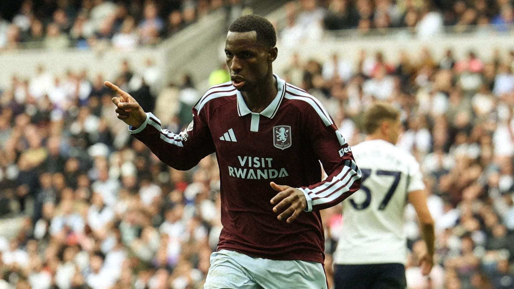 Nicolas Jackson comemora gol contra o Tottenham