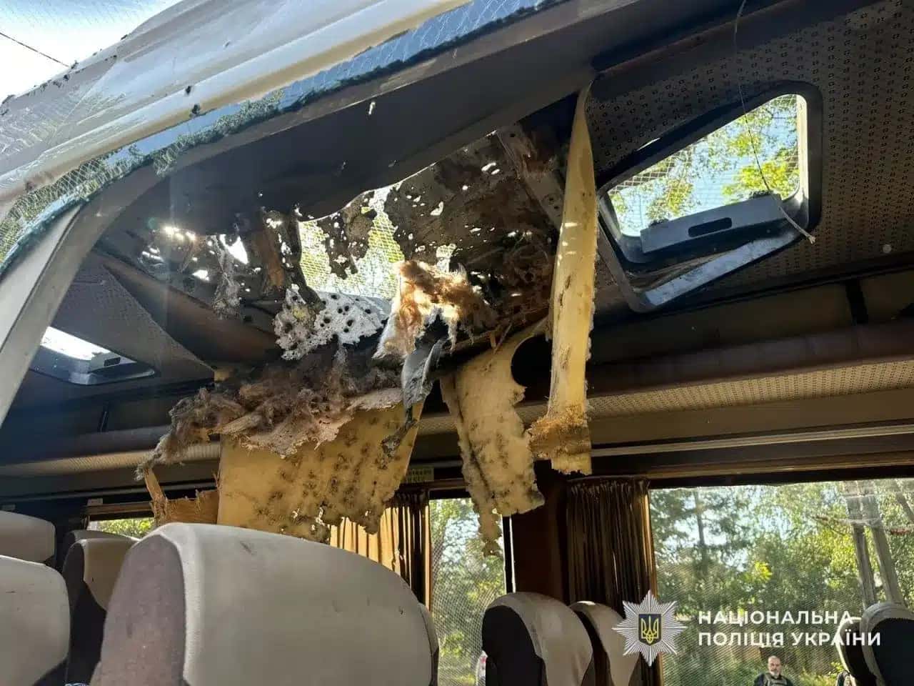 Consequências de ataque com drone russo a ônibus na região de Dnipropetrovsk 16 de setembro de 2026 Divulgação via REUTERS