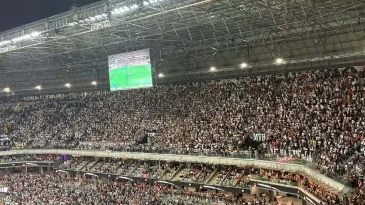 Torcida do Atlético-MG xingou Neymar antes de jogo contra o Santos na Arena MRV