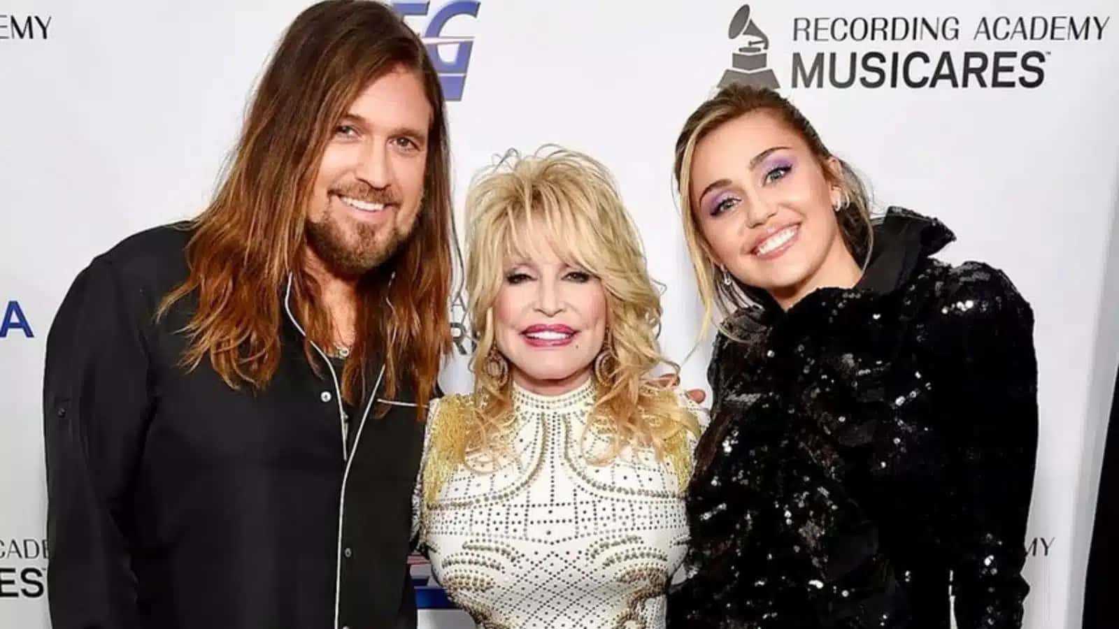 Billy Ray Cyrus com Miley Cyrus e Dolly Parton