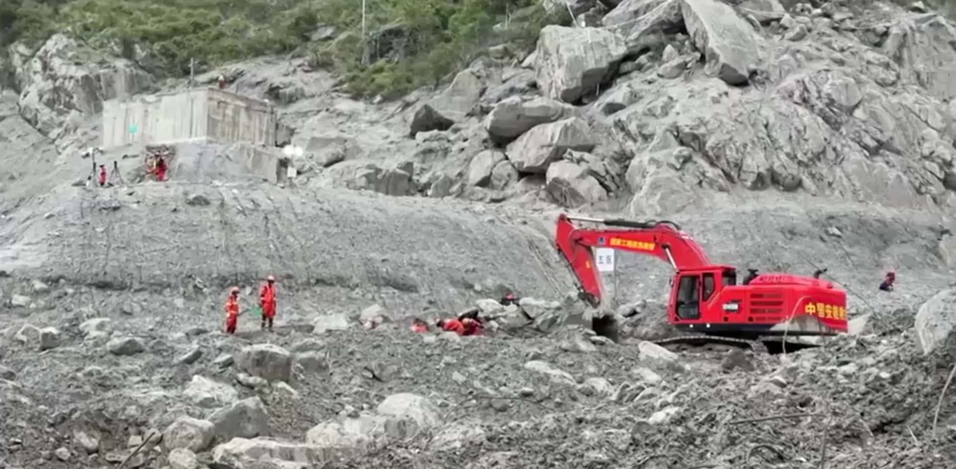 Local onde ficava o porto de Gyirong na China, antes de ser destruído por enchentes repentinas