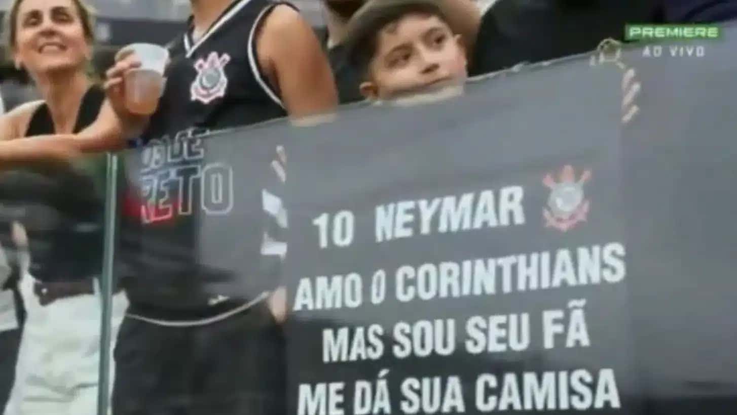Criança ganhou camisa de Neymar em clássico entre Corinthians x Santos